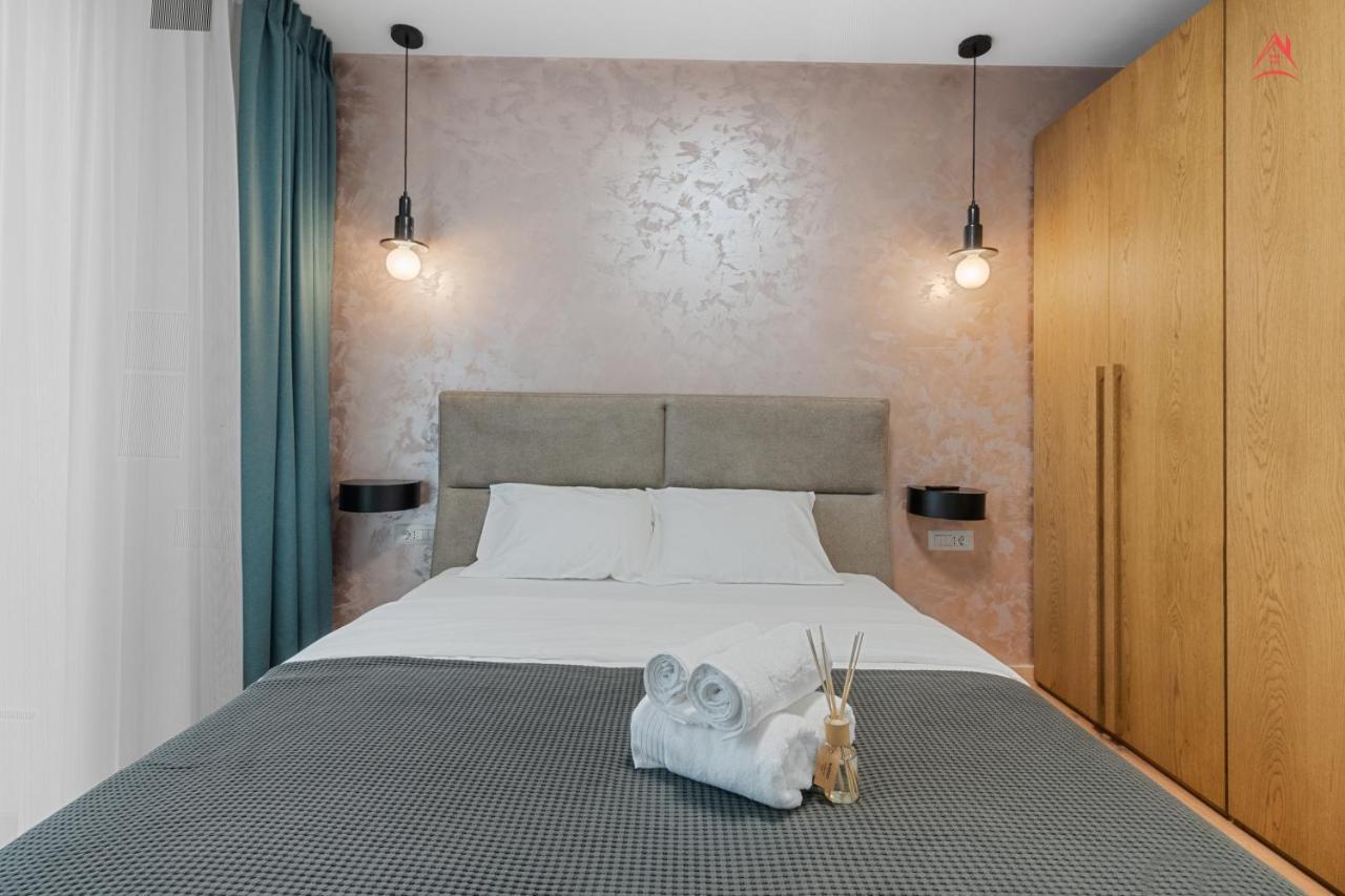 Apartament Opera Residence - Cismigiu, Eroilor, Free Private Parking Букурещ Екстериор снимка